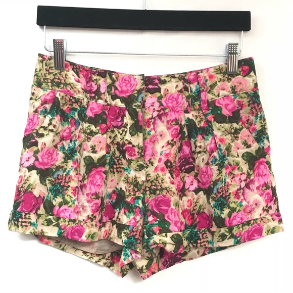 Forever 21 Pants - Forever 21 • Women’s Floral Shorts Size XS
